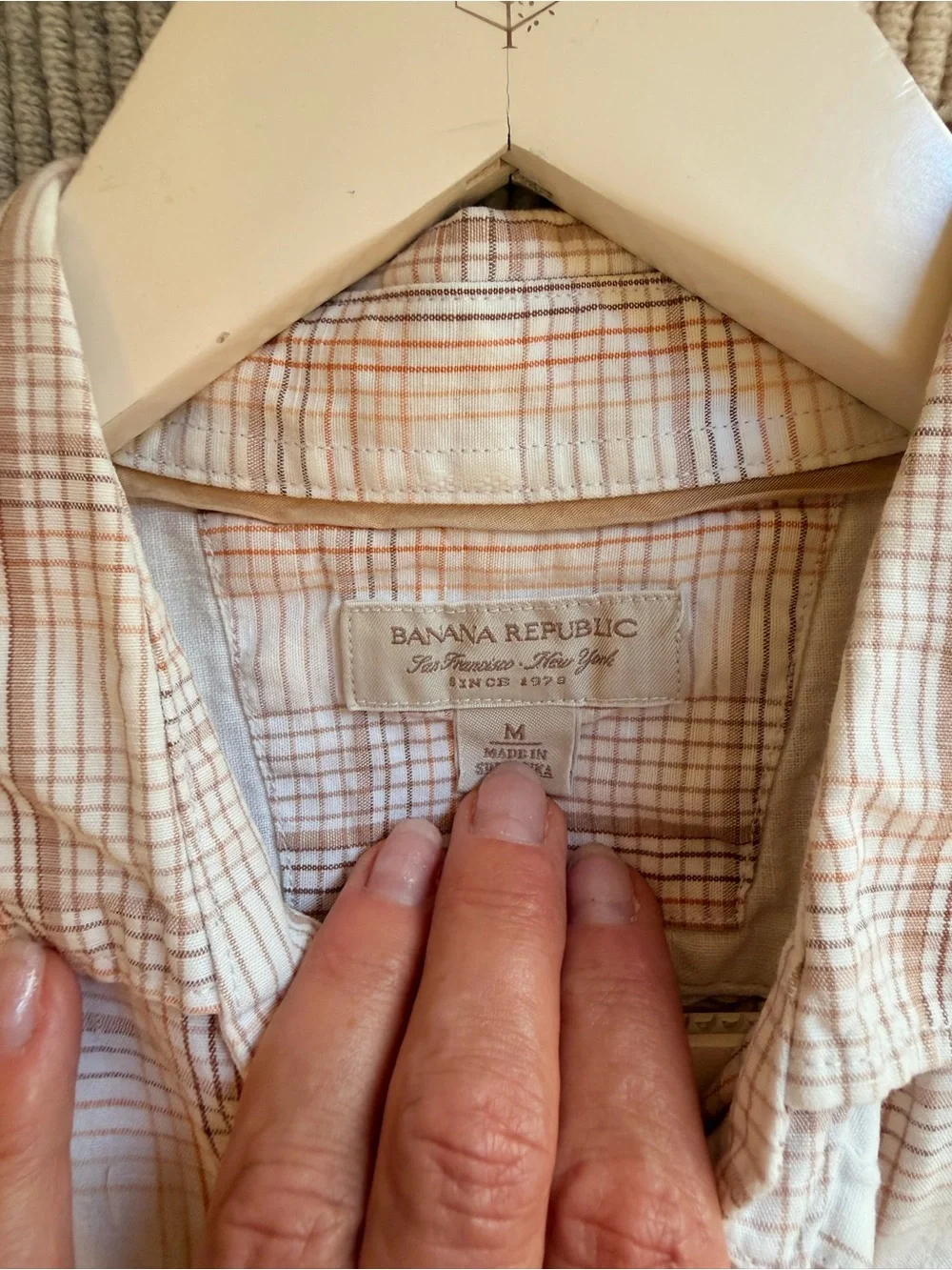 3 Beautiful Linen Banana Republic men’s shirts, short and 2 long sleeve MEdium